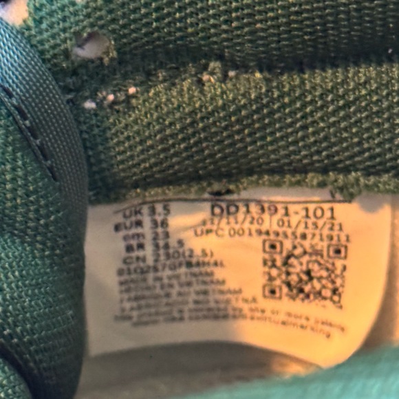 Green Dunks size 4 men’s /6 women’s - Picture 5 of 7